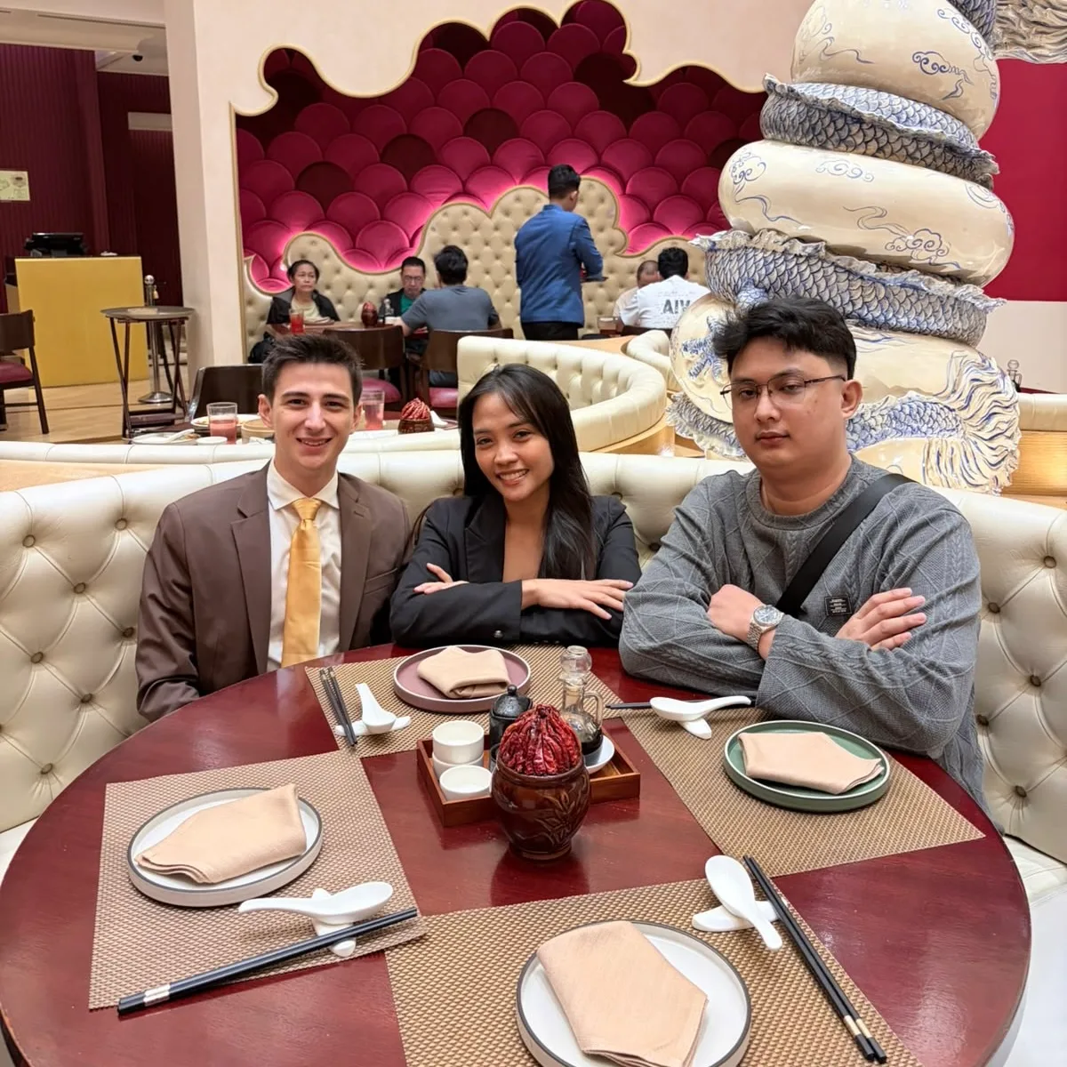 Mana Azizsoltani with his team at dinner in Manila